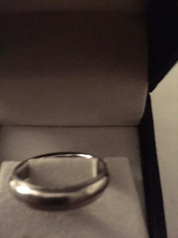 7.6 grams platinum men's ring