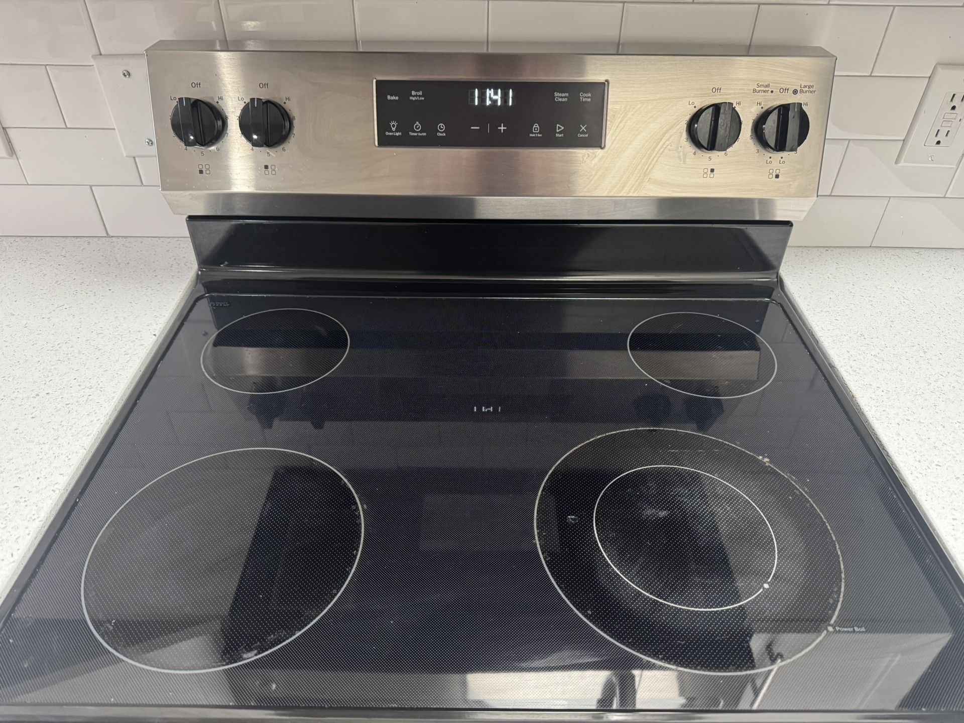 GE Electric Range Stove 4 Burner Excellent Condition