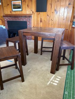 High top 4 person table w/ 4 stools