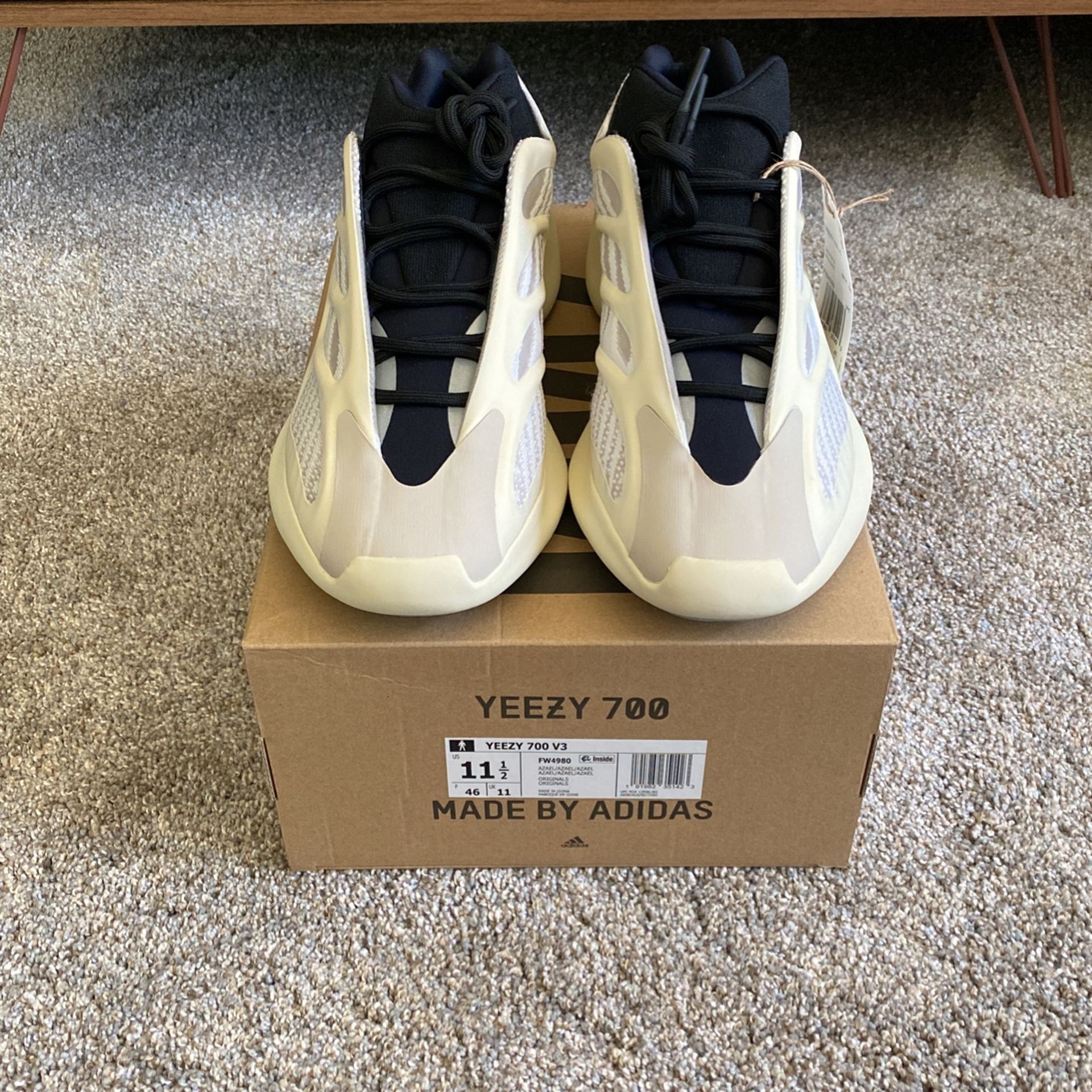 DS YEEZY 700 V3 AZAEL