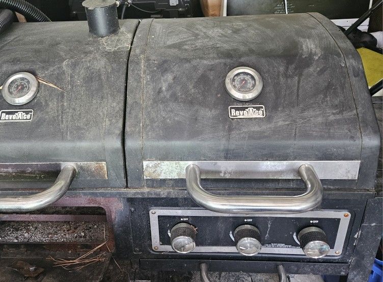 Revo Ace Grill With TwoPropane Tank