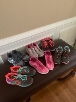 Woman’s Tennis Shoes / Sneakers / Size 8 - LN!