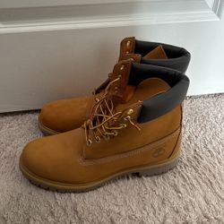New Timberland Size 11 ( Hablo Español ) 
