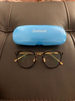 Zeelool glasses black and gold. UV lenses