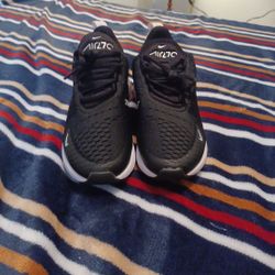 Womens Nike 270s