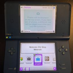 Nintendo DSi White Handheld System w/ Charger