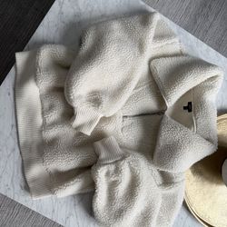 Express women’s Sherpa sweater size xl PRICE FIRM ( I sized Up For An Oversized Look)