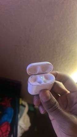 Apple AirPods Charging Case Only