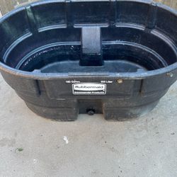 Rubbermaid Heavy Duty Tub