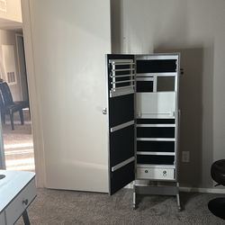 Mirror standing jewelry holder