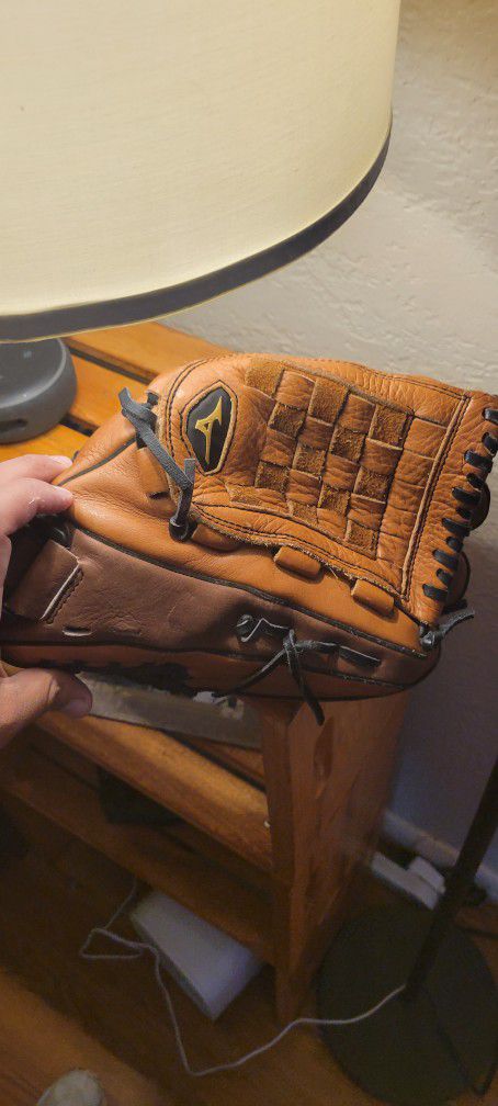 Mizuno Softball Glove
