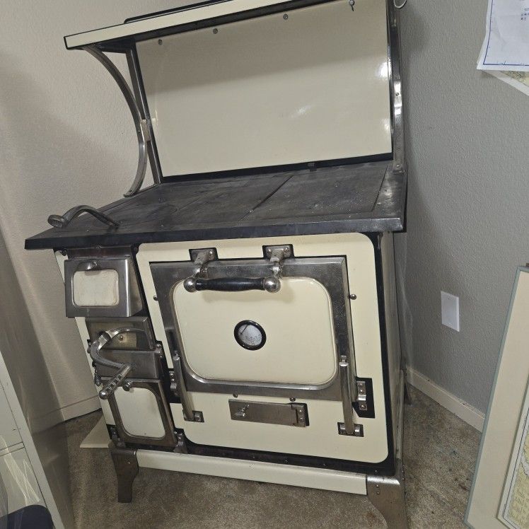 Monarch Kitchen Wood Stove