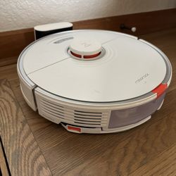 FOR SALE! Roborock (robot vacuum)
