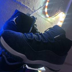 Jordan 11 Midnight Navy 