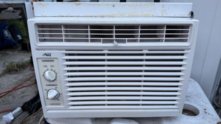 5000 btu Arctic King window unit.