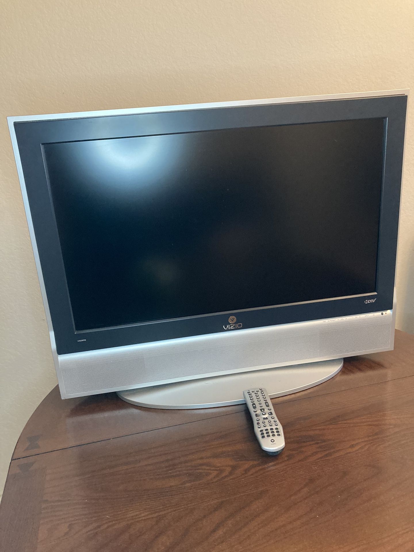 Vizio 32'' LCD TV L32HDTV10A