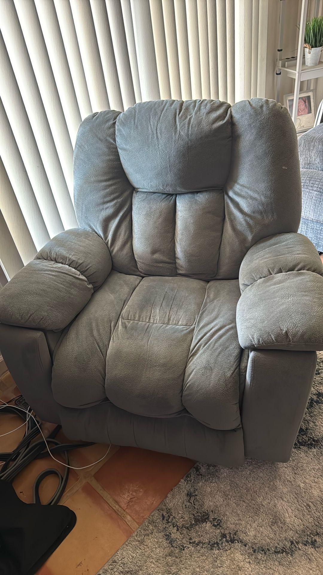 Gray Recliner Sofa Chair With Auto Lift , Recline. Great Chair . My Mom No Longer Needs It. Works great!