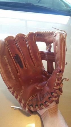 Lefties note: Small " Rt hand " wilson all leather vintage Softball mitt
