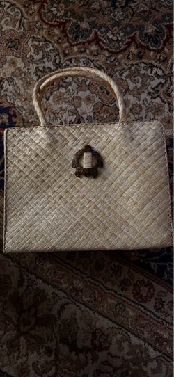 Woven Lauhala Handbag with Tortoise Clasp
