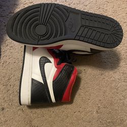 Jordan 1 Retro High Satin Snake W10