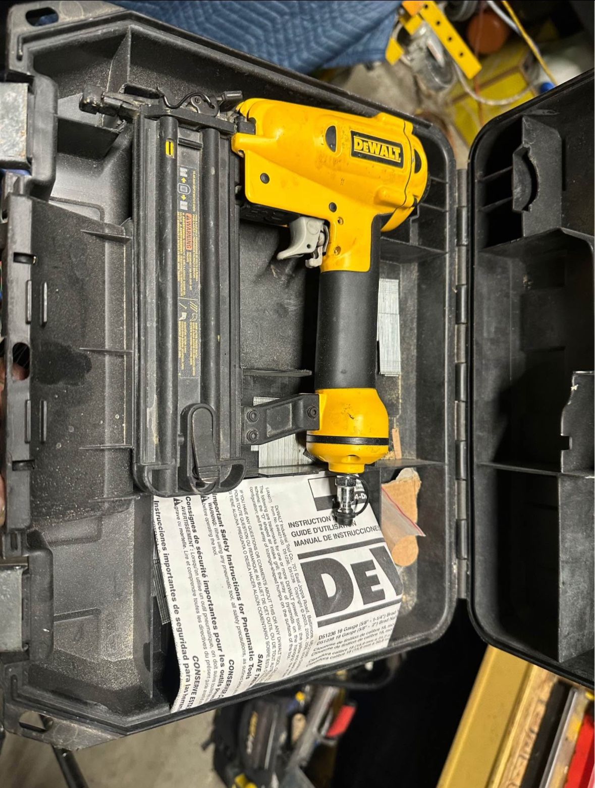 DeWalt D51238 18 gauge brad nailer