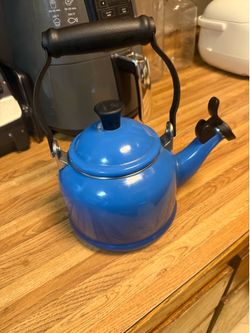 Le Creuset Whistlint Kettle