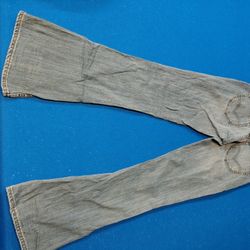 Women's Size 6m /28w Levis