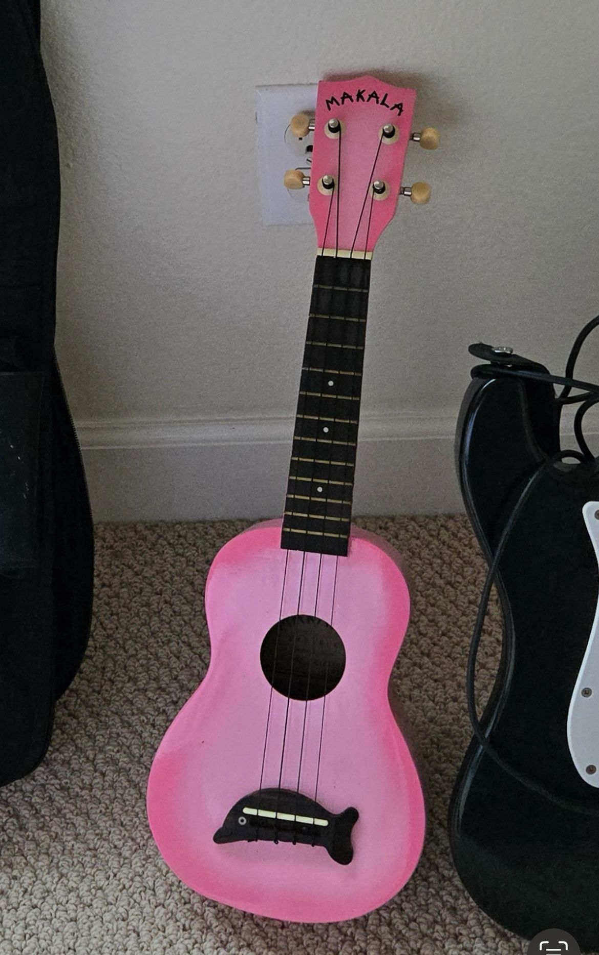 Makala Pink Dolphin Ukulele