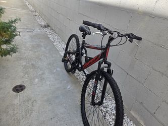 Hyper Mountain Bike Black and Red