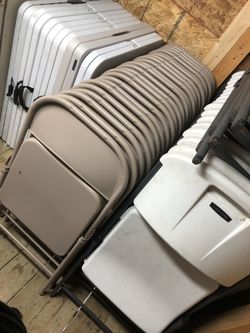 Se rentan sillas y mesas