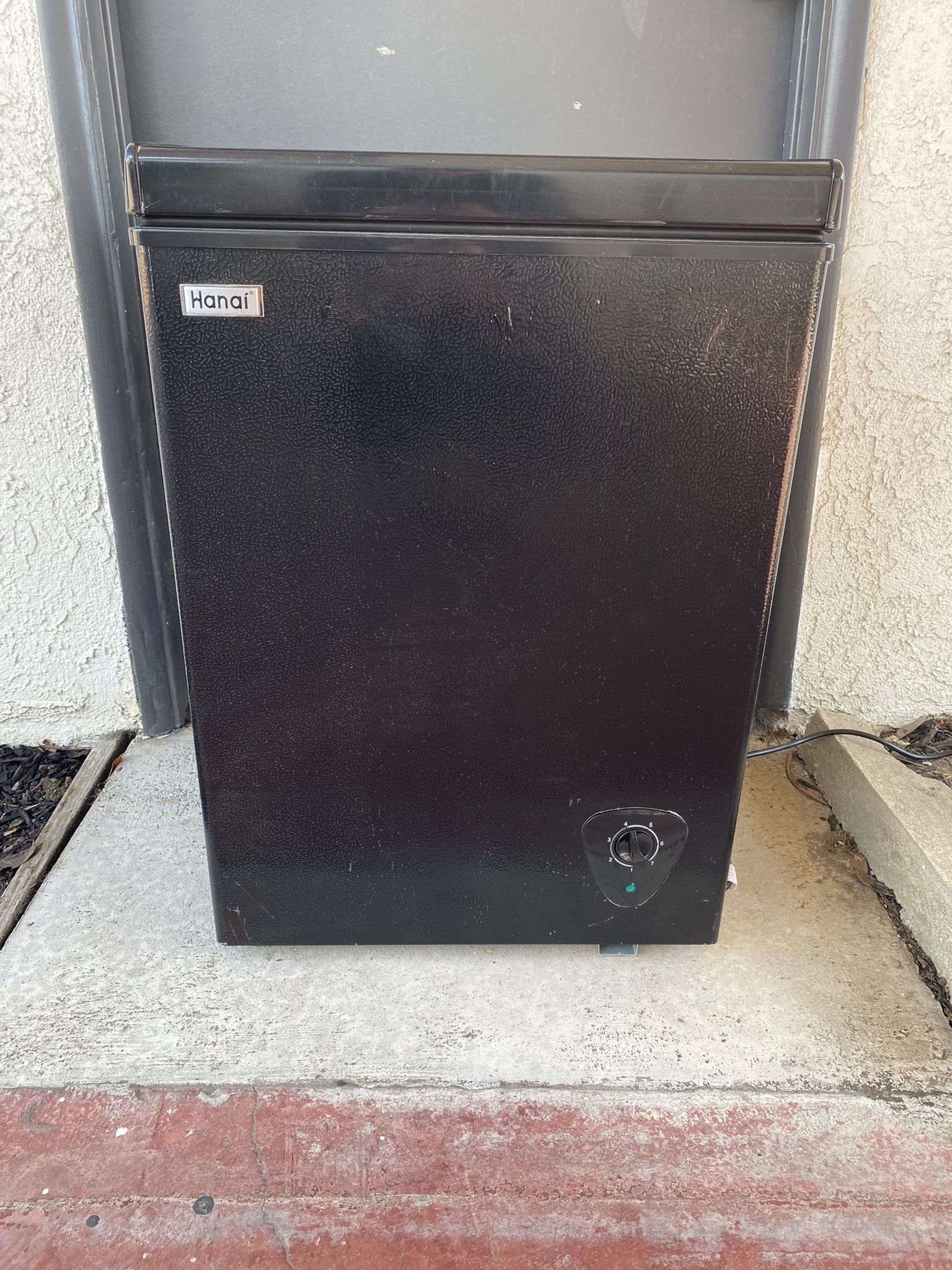 Mini Freezer – Hanai BCBD-63 – Works Great – Blacksde