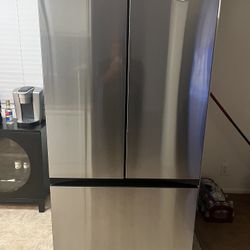 SAMSUNG REFRIGERATOR 