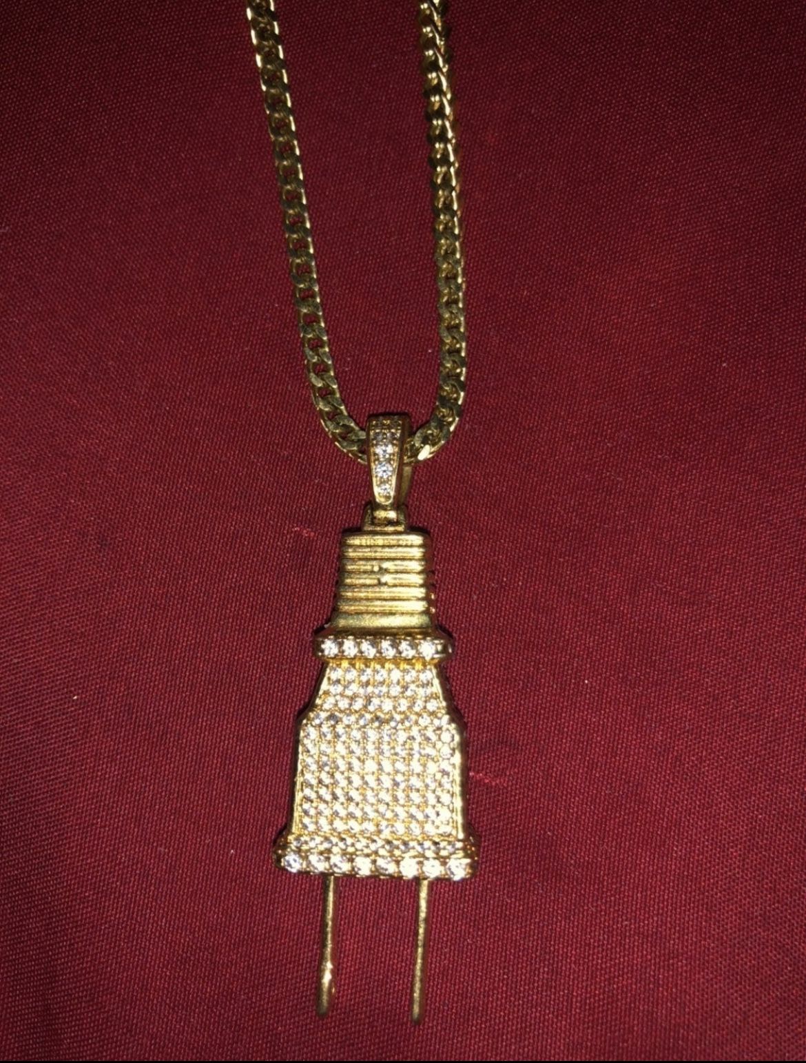 King Ice “The Plug” Chain (Zumiez)