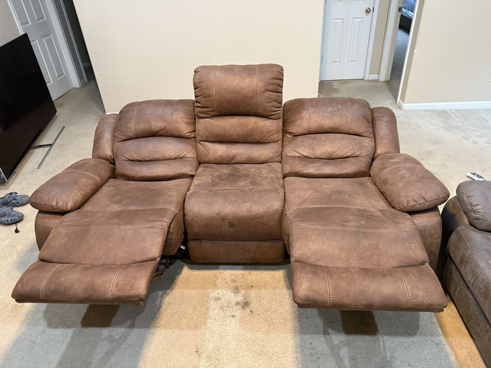 Sofa Ashley’s Two Recliners Attached 