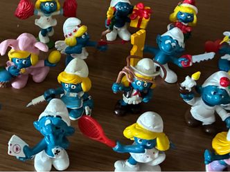 35 Smurfs