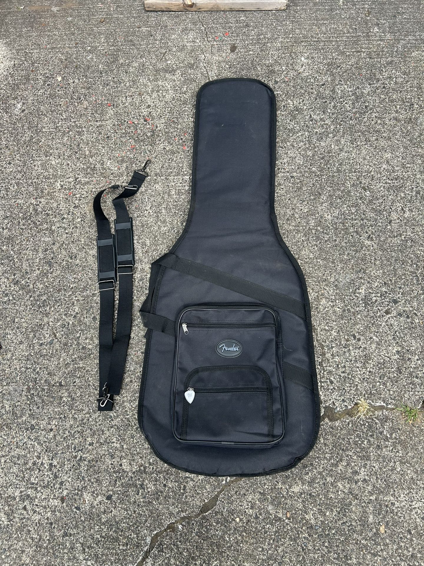 Very nice fender guitar case padded with back straps in excellent shape. Very little use if any. $30, cash or Venmo, meet in person somewhere conven