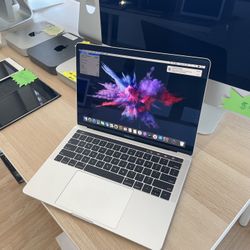 Apple Macbook Pro 2018 16GB RAM 256GB SSD NEW TOP CASE