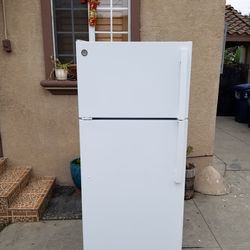 GE Refrigerator 18cu ft 28x29x67🚨👍3 MONTHS WARRANTY