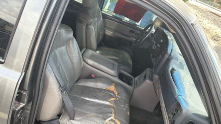 Chevy Or GMC Power bucket Seats and center console, Complete front row seats