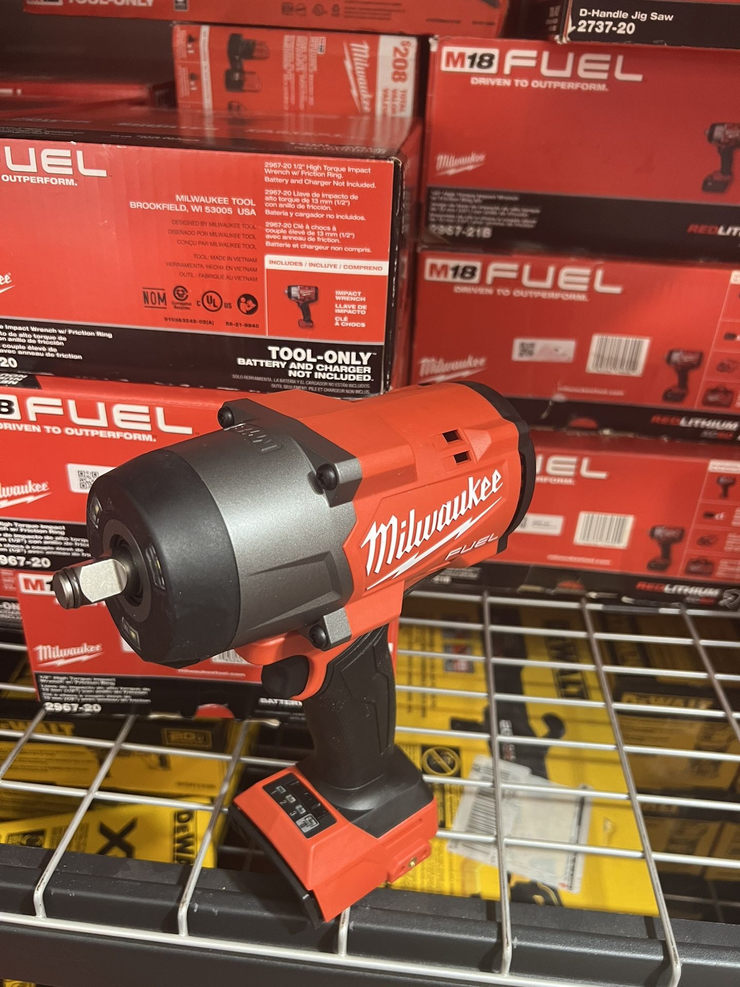 Milwaukee Fuel Impact 1/2” High Torque (1600 Torque) Tool Only $210 New Nueva
