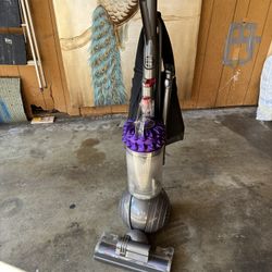 Dyson Vacuum 