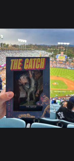 "THE CATCH" World Series Kike Hernandez & Andy Pages Great Moment in Dodger World Series History "NO TRADES" CASH ONLY!!! PRICE IS "FIRM" NO OFFERS !!