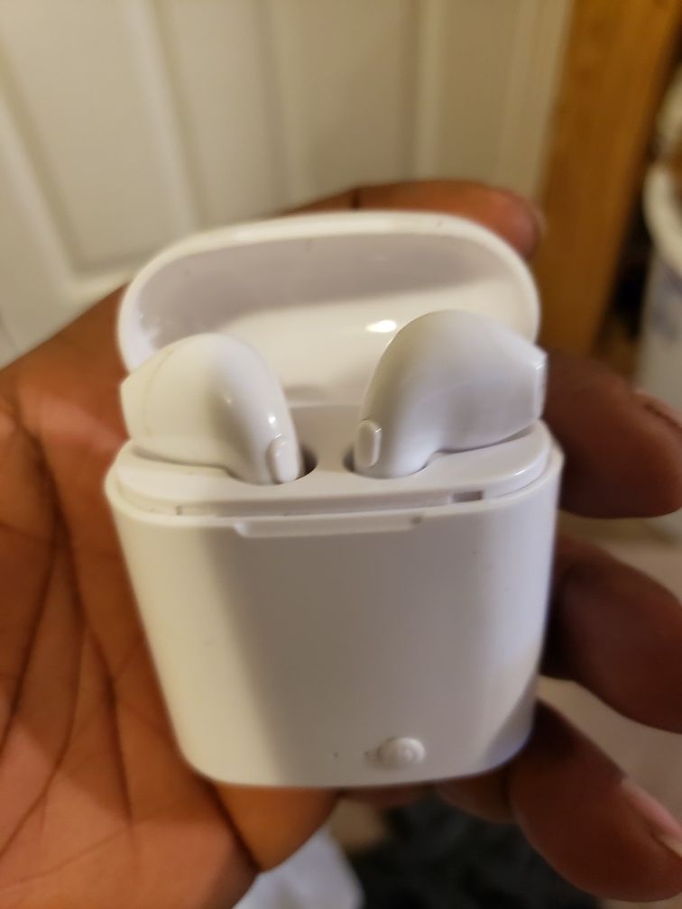 Bluetooth earbuds