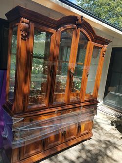 China Cabinet / Vitrina
