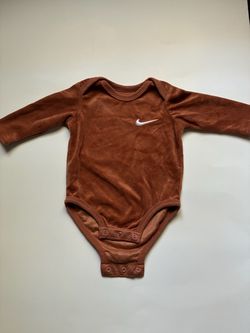 Nike Baby Long Sleeve 2 piece set size 3mos.