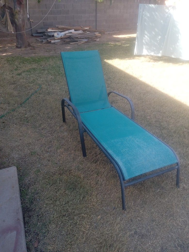 Patio lounge chair
