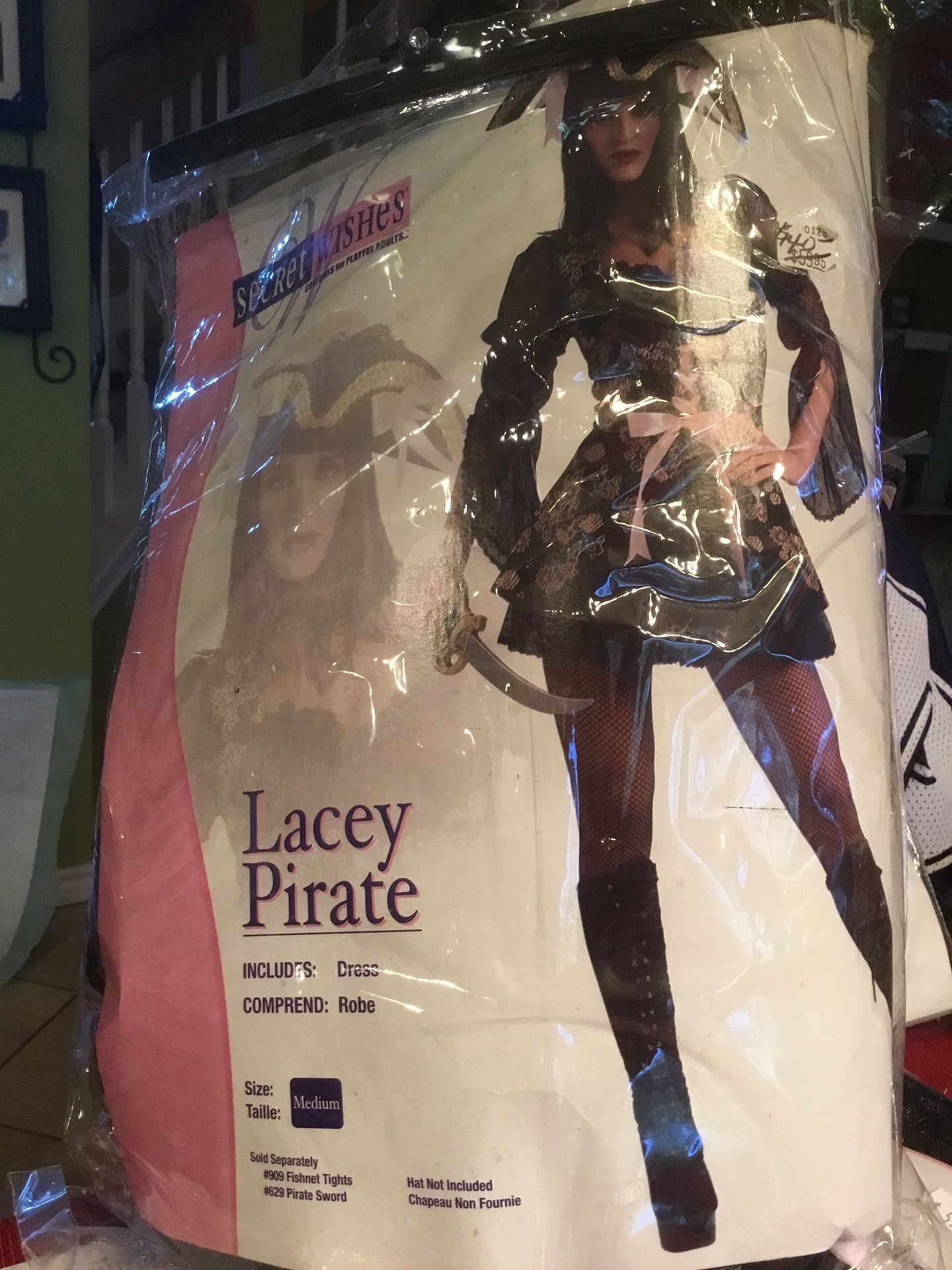 Women’s pirate costume medium