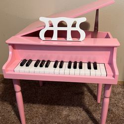 Girls piano 
