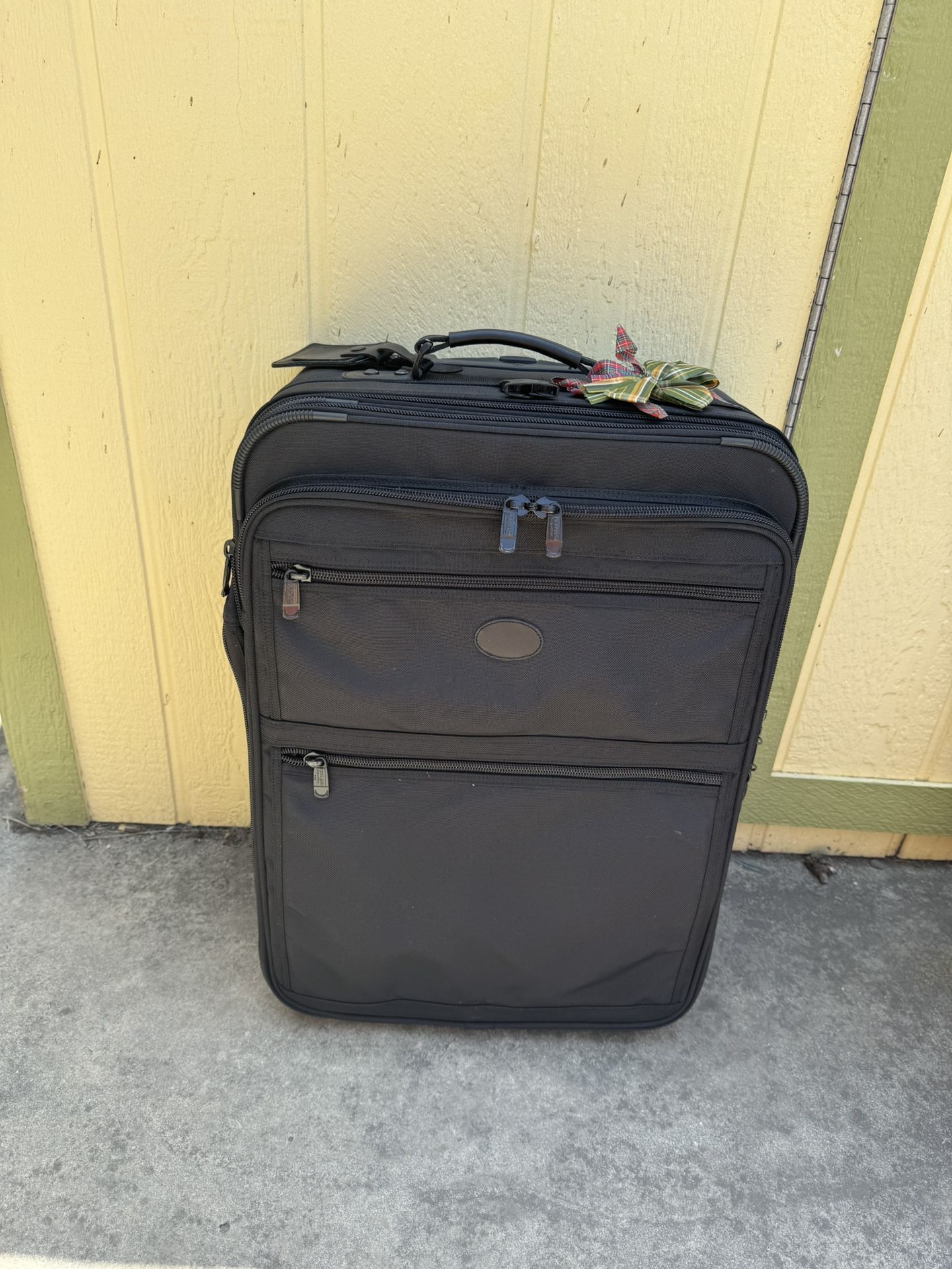Kirkland Signature 22 Carry On