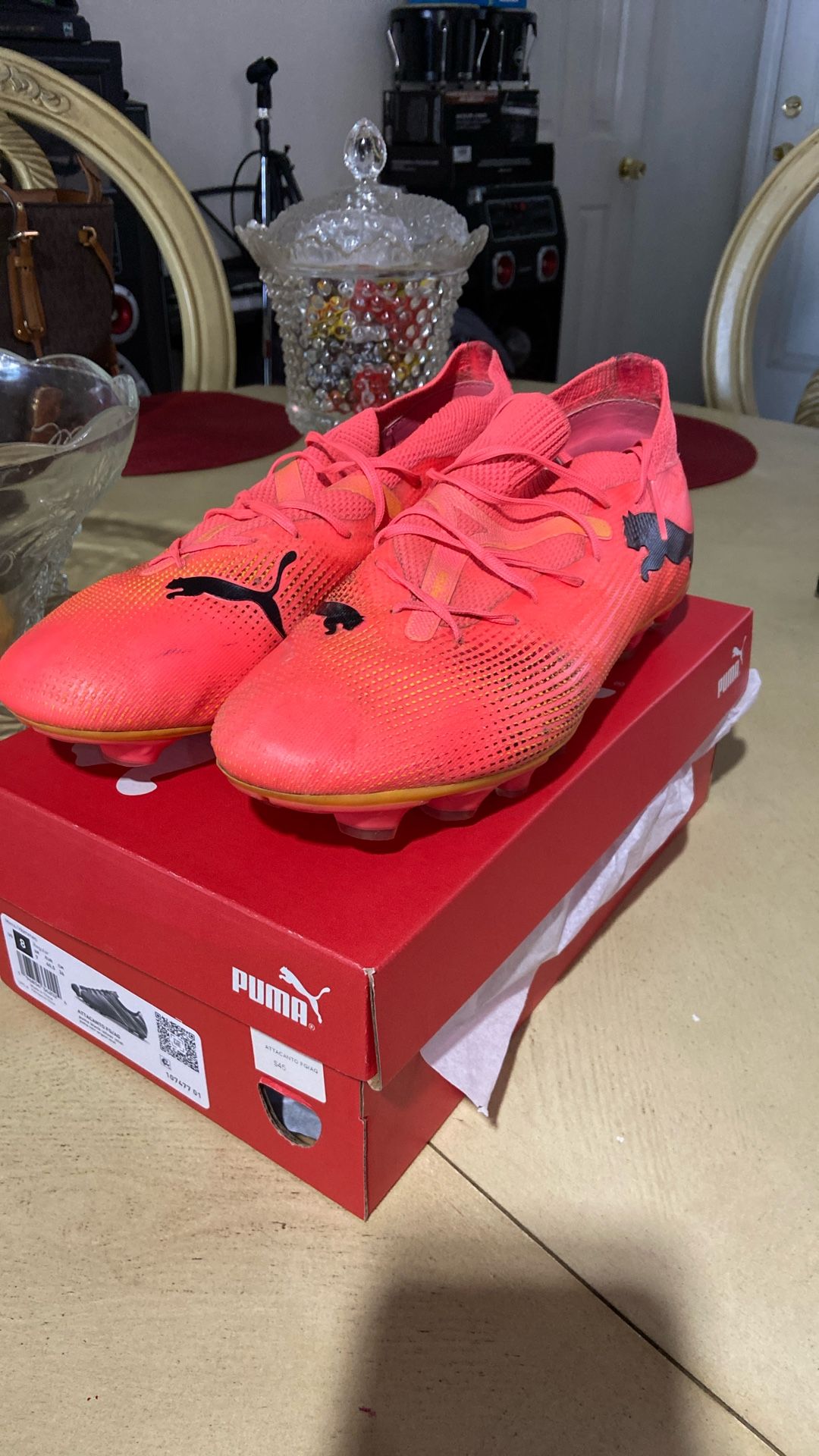 Soccer shoes